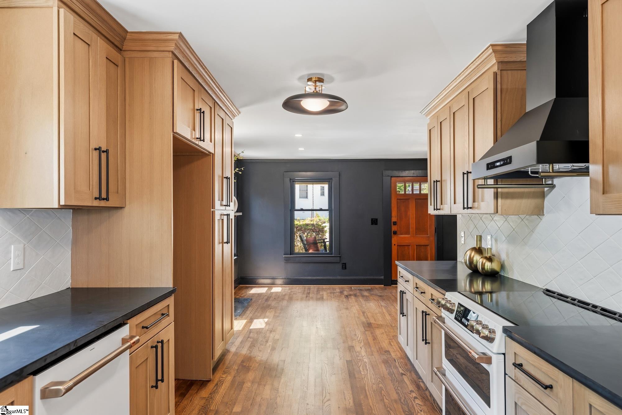 806 Perry Road Greenville, SC 29609 - Photo 11 of 38