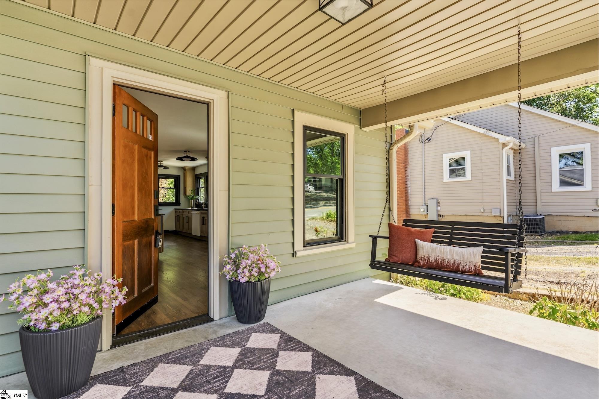 806 Perry Road Greenville, SC 29609 - Photo 4 of 38