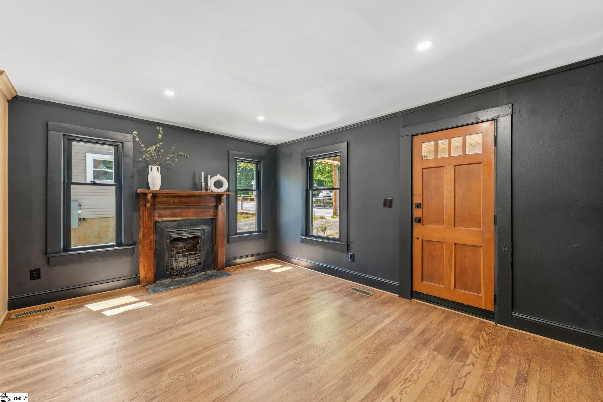 806 Perry Road Greenville, SC 29609 - Photo 6 of 38