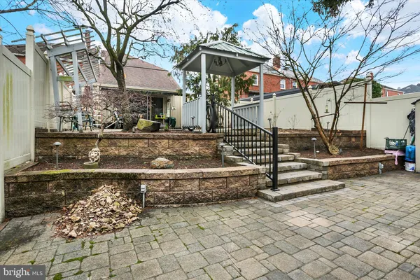 a view of a pathway both side of building