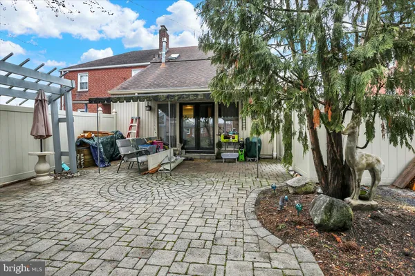 a view of a chairs and table in a backyard
