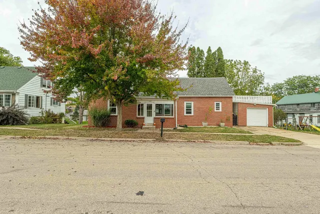 $315,000 | 512 4th, New Glarus, WI 53574