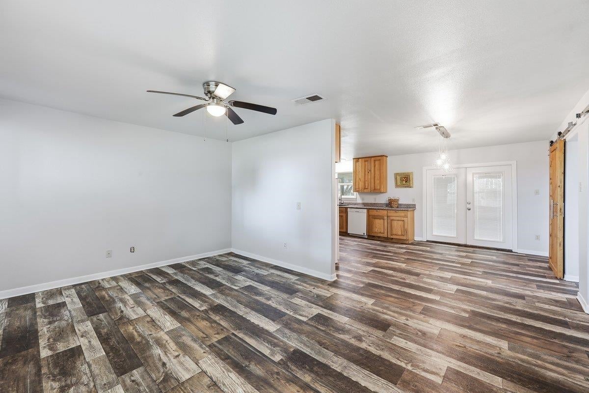 3688 Carpenter Road Orange, TX 77630 - Photo 9 of 25 Gallery Image 9