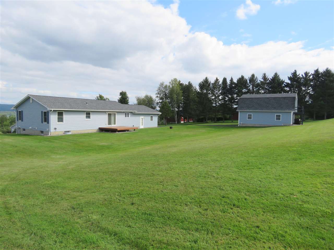 111 Sunrise Road Newport Town, VT 05857 - Photo 4 of 38 Gallery Image 4