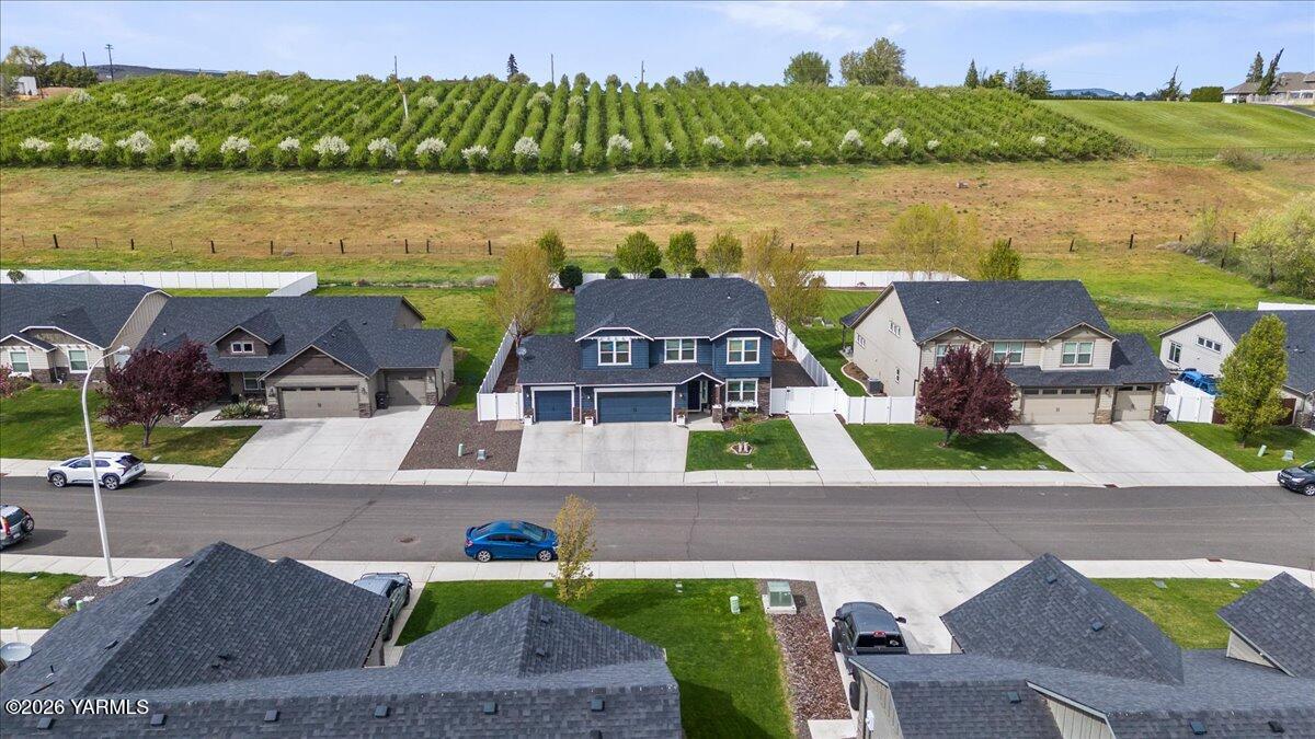 7803 Fremont Way Yakima, WA 98908 - Photo 7 of 49 Backs to orchards