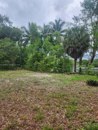$2,500,000 | 14-dr Nw Drive, Miami, FL 33167