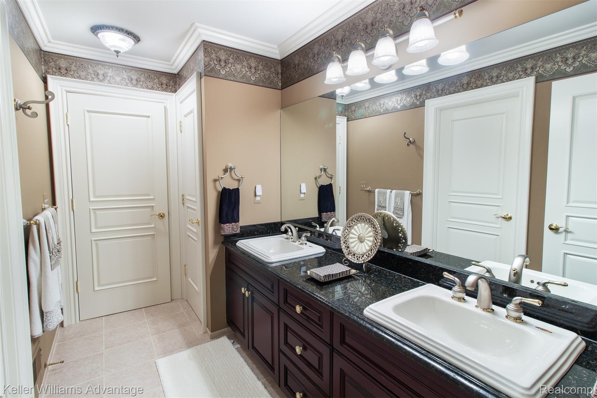 5520 Oak Bluff Road Rochester, MI 48306 - Photo 39 of 60 OakBluffRd_5520_SharedBath_02-2.jpg