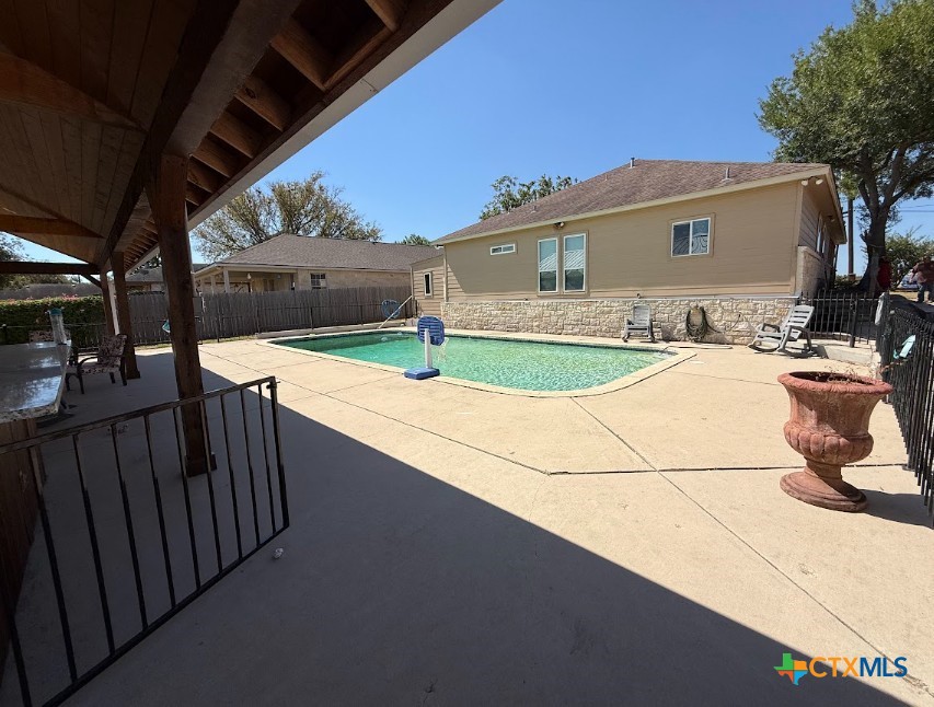 609 Highway 123 Stockdale, TX 78160 - Photo 4 of 26 a view of a backyard with sitting area