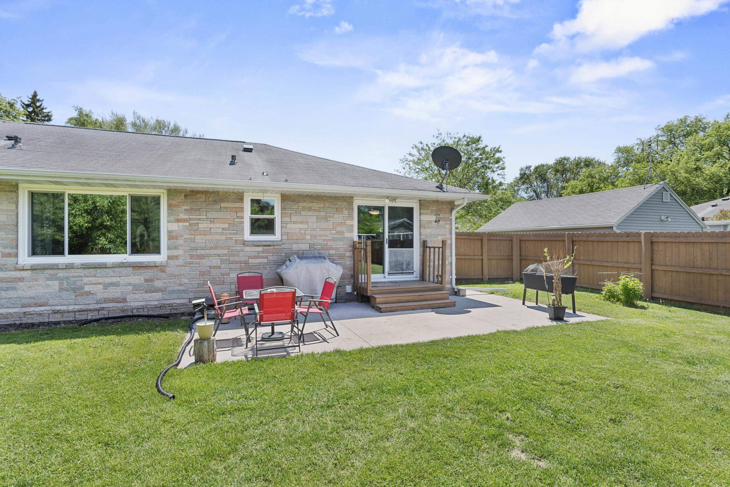 618 East Harding Drive Appleton, WI 54915 - Photo 5 of 33