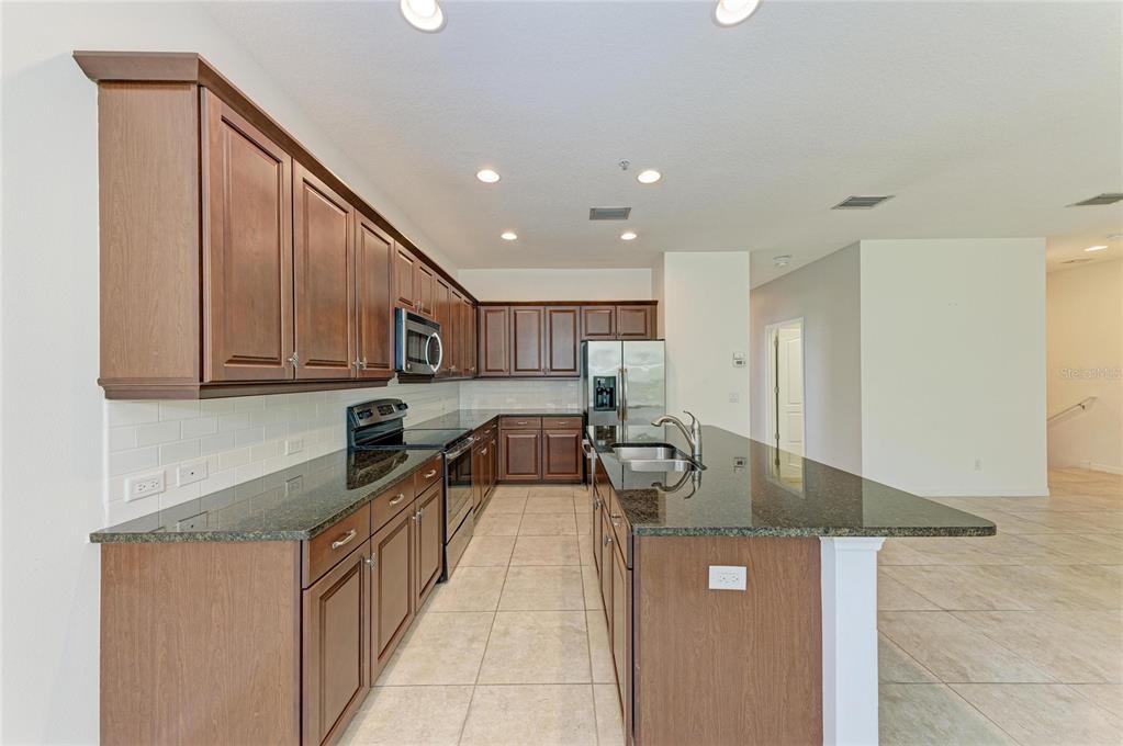 8143 Miramar Way, Unit 8143 Lakewood Ranch, FL 34202 - Photo 12 of 98