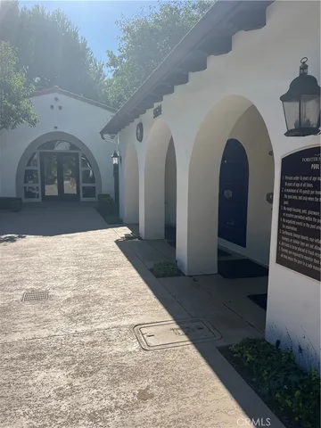 a view of a entrance of the house