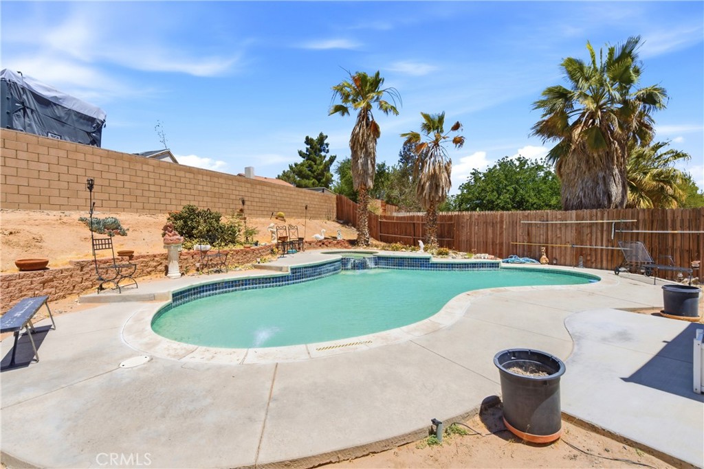 16433 Pauhaska Road Apple Valley, CA 92307 - Photo 35 of 50 Pool for great summer fun