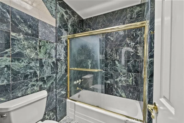 $2,000 | 6160 Whitsett Avenue, Unit 8, North Hollywood, CA 91606