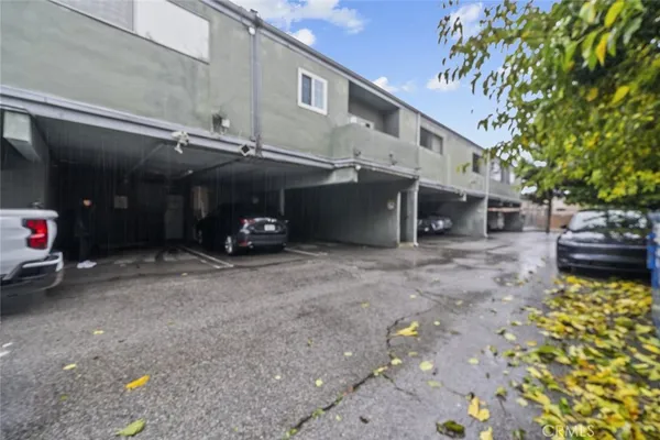 $2,000 | 6160 Whitsett Avenue, Unit 8, North Hollywood, CA 91606