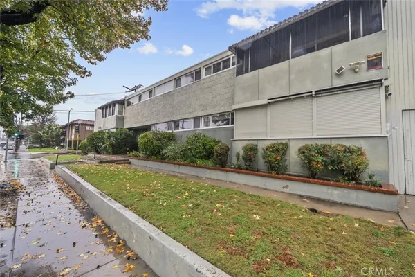 $2,000 | 6160 Whitsett Avenue, Unit 8, North Hollywood, CA 91606