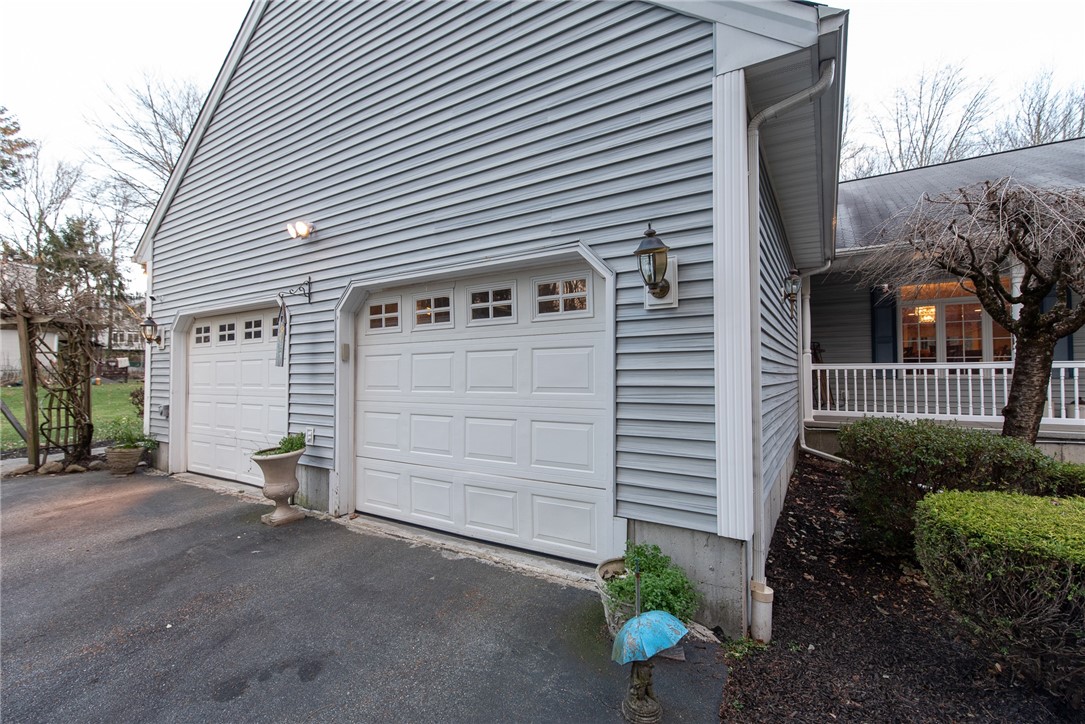 331 Hope Road Cranston, RI 02921 - Photo 2 of 50
