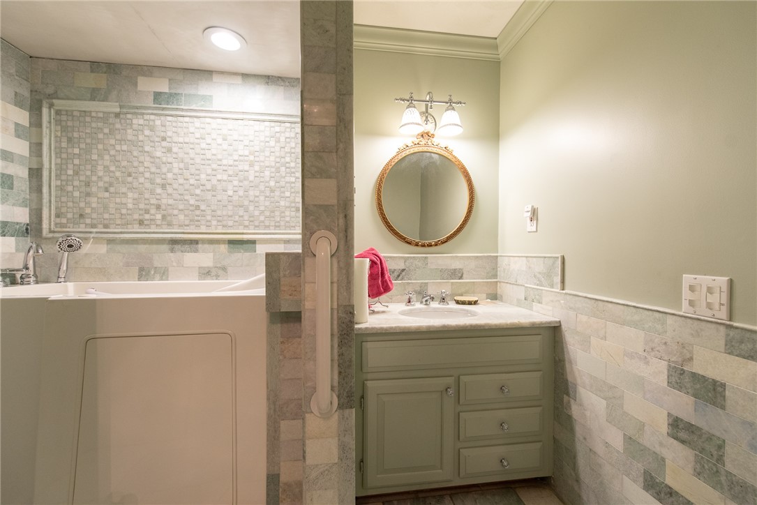 331 Hope Road Cranston, RI 02921 - Photo 26 of 50