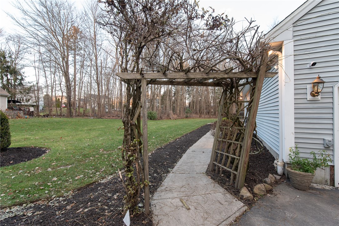 331 Hope Road Cranston, RI 02921 - Photo 5 of 50