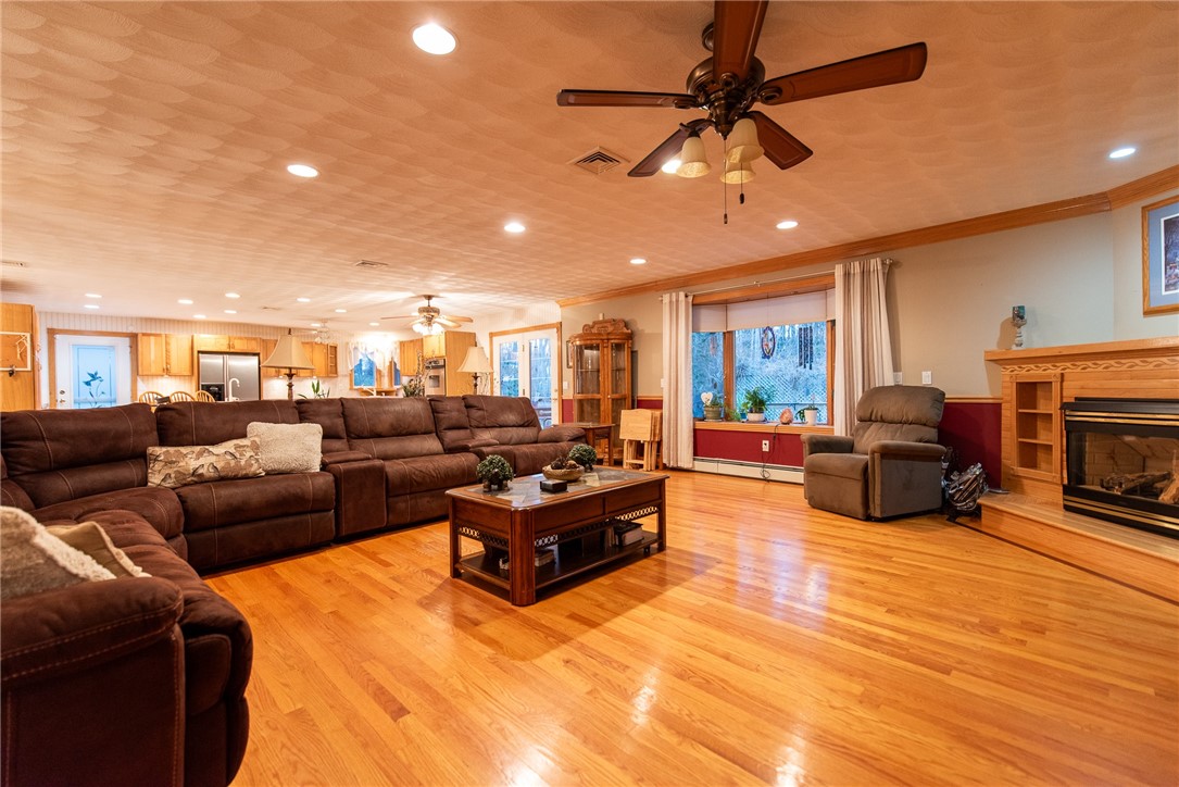 331 Hope Road Cranston, RI 02921 - Photo 9 of 50