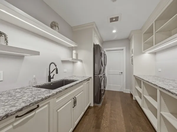 $2,790,000 | 2323 West Fairview Avenue, Johnsburg, IL 60051