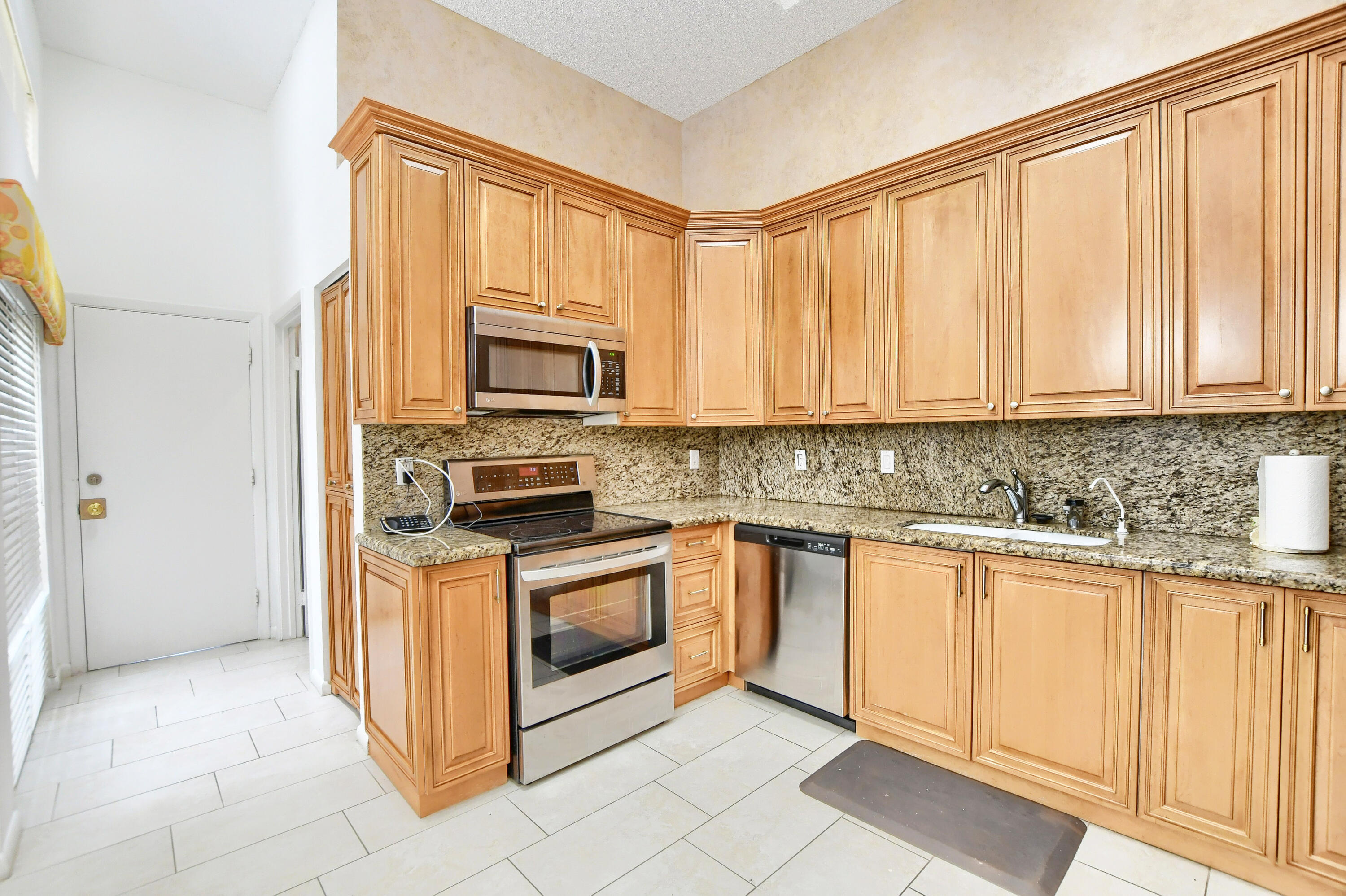 20108 Waters Edge Drive, Unit 602 Boca Raton, FL 33434 - Photo 11 of 59 45_ebf_3690-hdr(5)