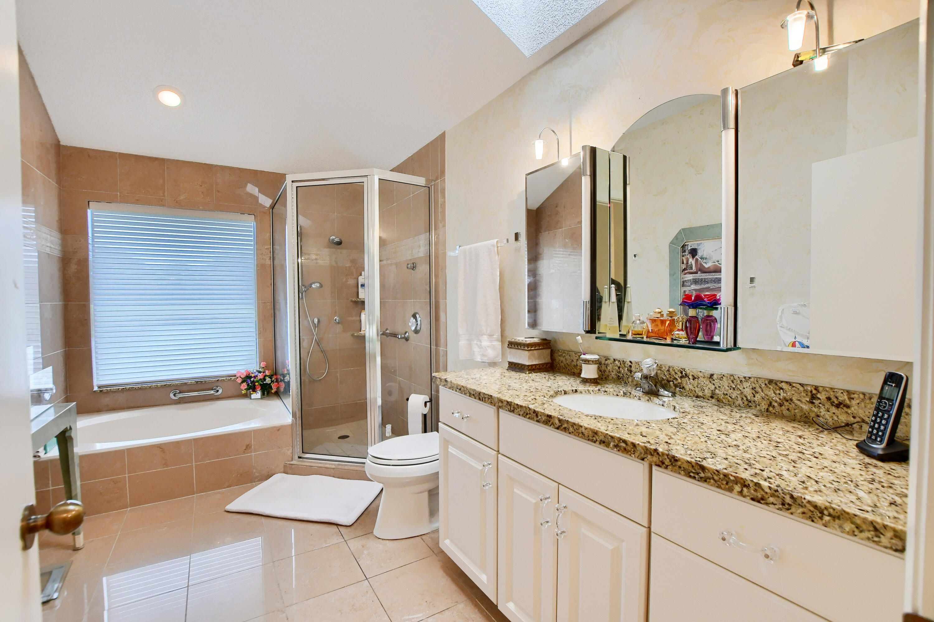 20108 Waters Edge Drive, Unit 602 Boca Raton, FL 33434 - Photo 18 of 59 Primary bath