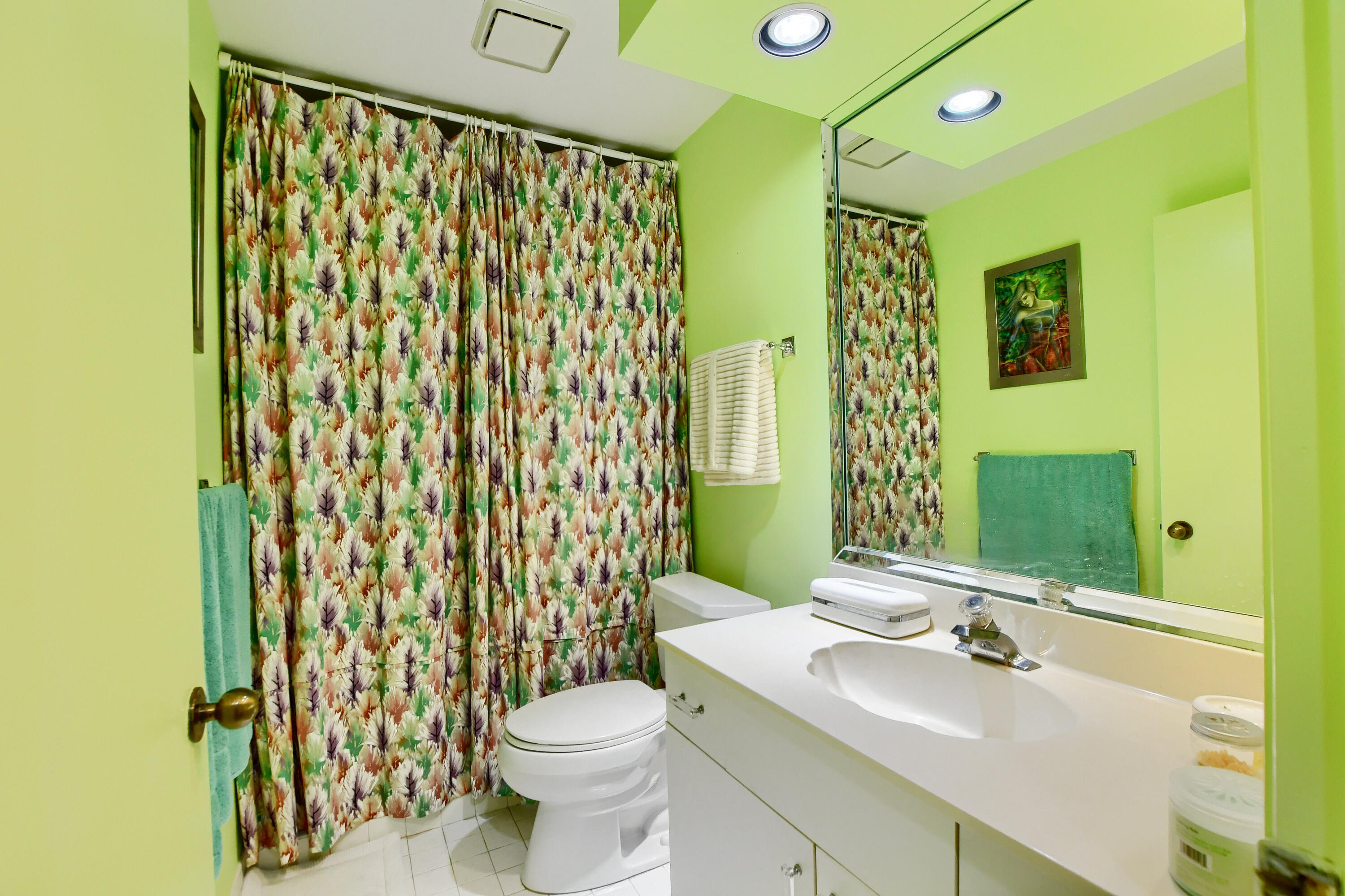20108 Waters Edge Drive, Unit 602 Boca Raton, FL 33434 - Photo 23 of 59 Jack & Jill bath