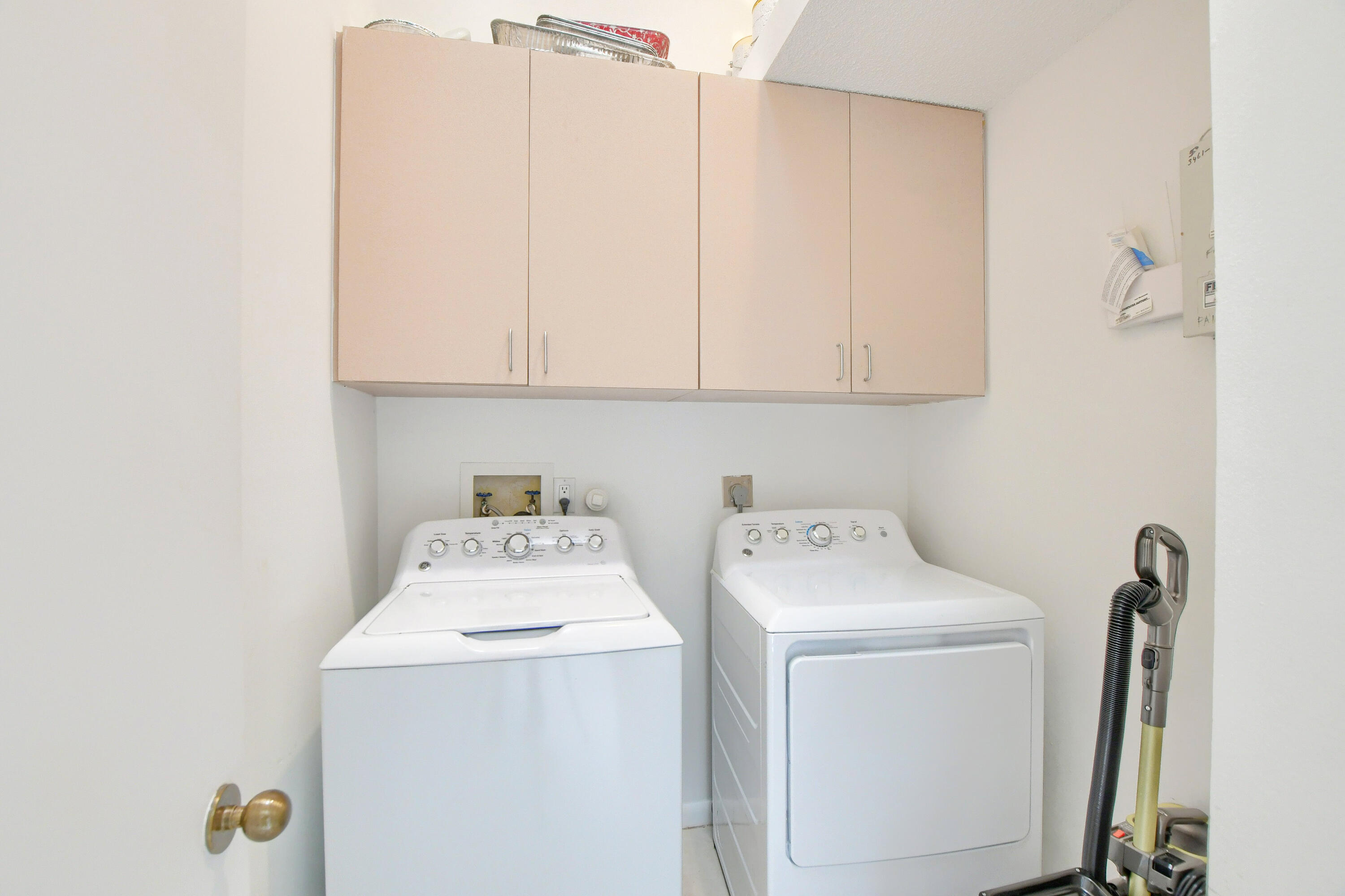 20108 Waters Edge Drive, Unit 602 Boca Raton, FL 33434 - Photo 27 of 59 Laundry