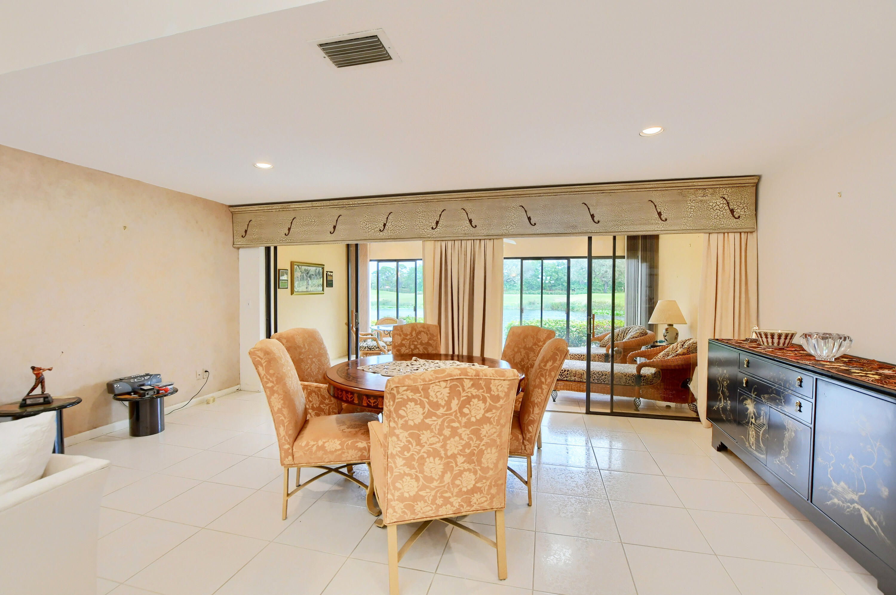 20108 Waters Edge Drive, Unit 602 Boca Raton, FL 33434 - Photo 9 of 59 Dining area