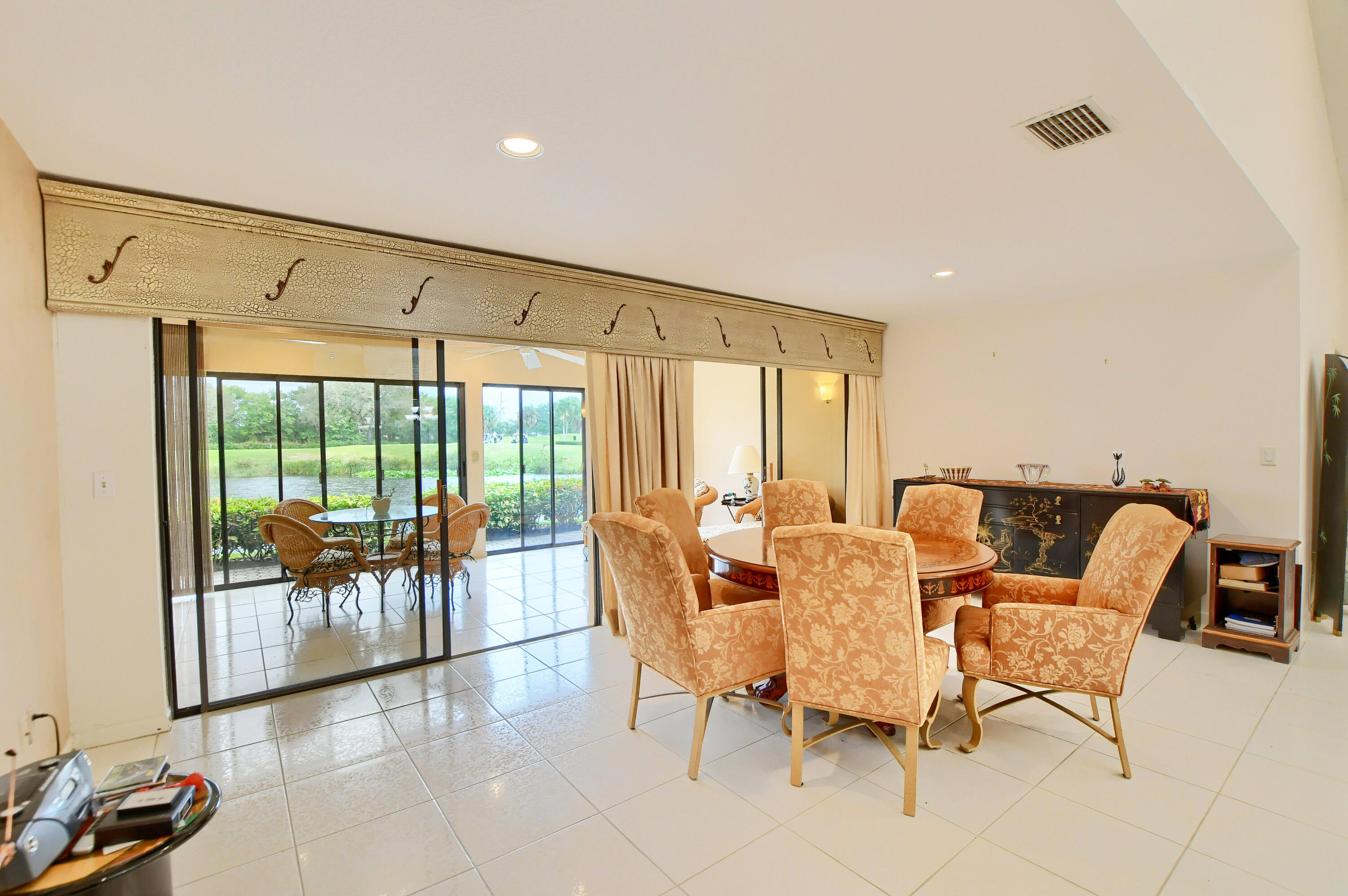 20108 Waters Edge Drive, Unit 602 Boca Raton, FL 33434 - Photo 10 of 59 Dining area