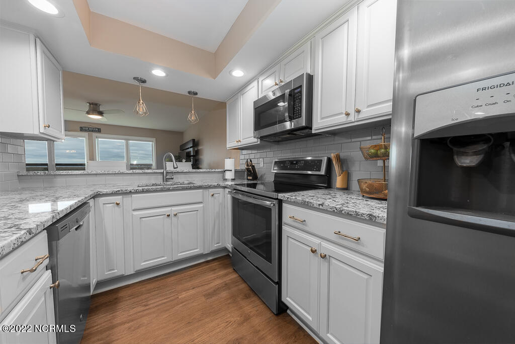 9111 Riverview Drive New Bern, NC 28560 - Photo 4 of 18 IMG_1652-Edit