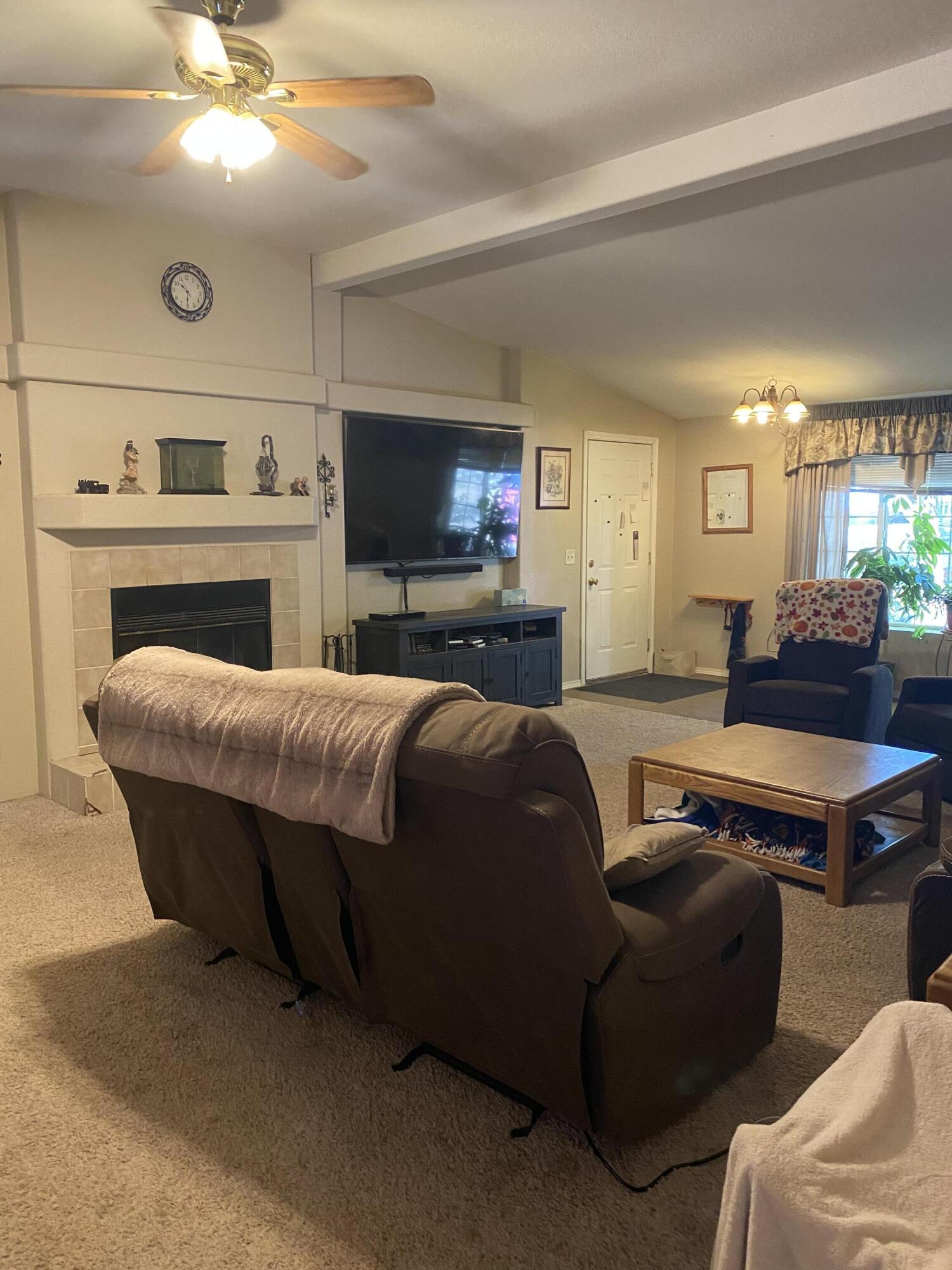 2153 Swingle Road Trail, OR 97541 - Photo 6 of 32 Family Room