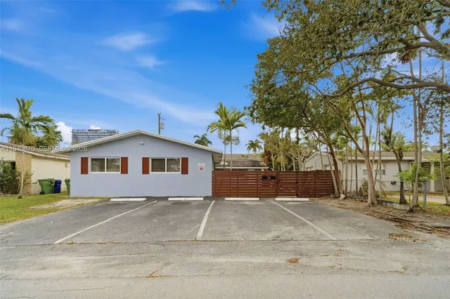 $2,950 | 808 Northeast 2nd Street, Unit A, Hallandale Beach, FL 33009