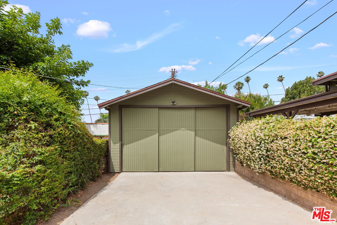 5159 Shearin Avenue Los Angeles, CA 90041 - Photo 30 of 47 a view of a garage