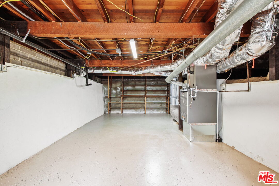 5159 Shearin Avenue Los Angeles, CA 90041 - Photo 33 of 47 a view of an empty room