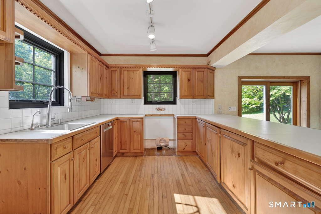 15 Old Mailcoach Road Redding, CT 06896 - Photo 13 of 36