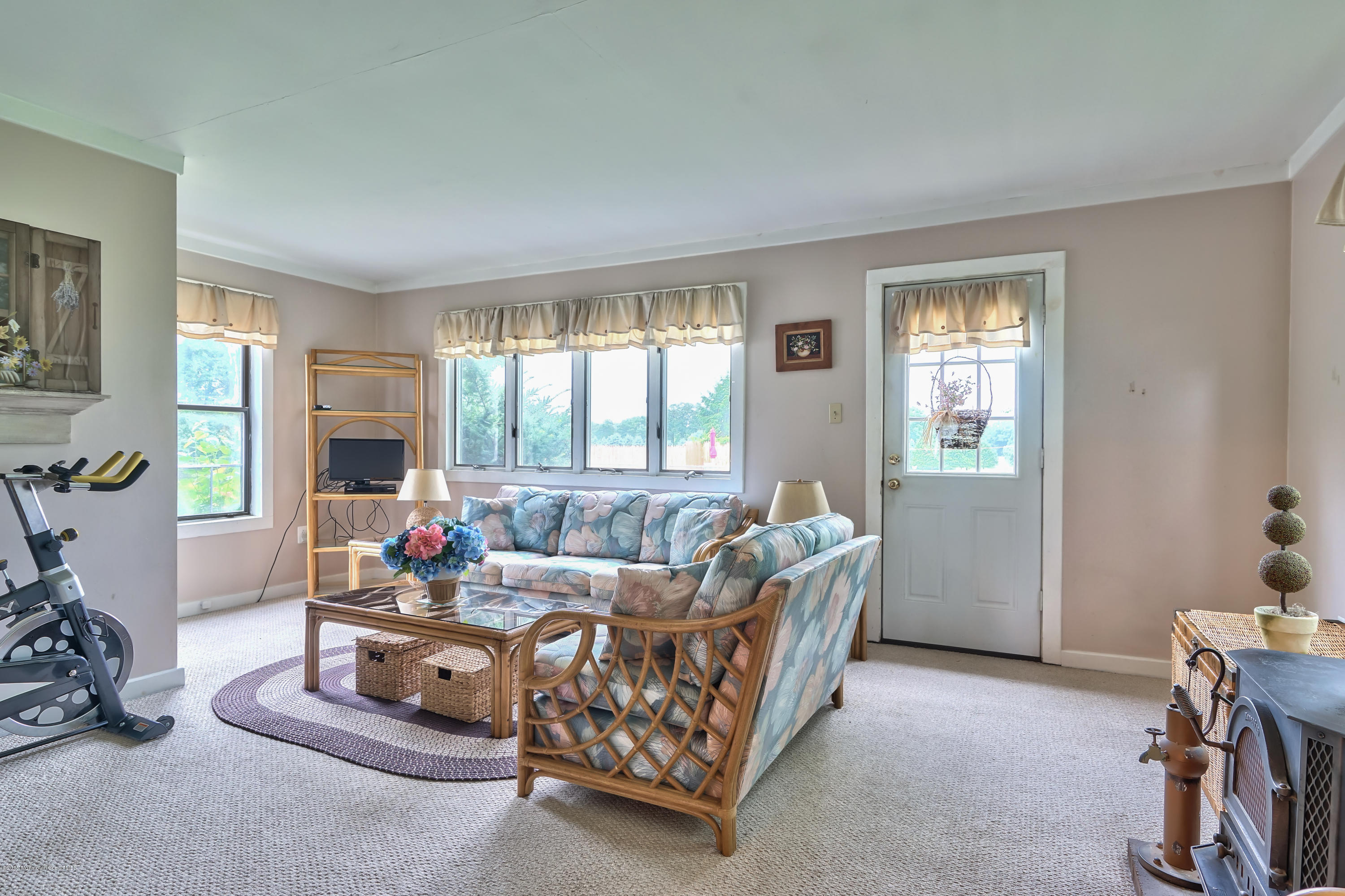 64 Roberts Road Millstone Township, NJ 08535 - Photo 16 of 36 64 Roberts Rd Millstone NJ-print-044-Sun
