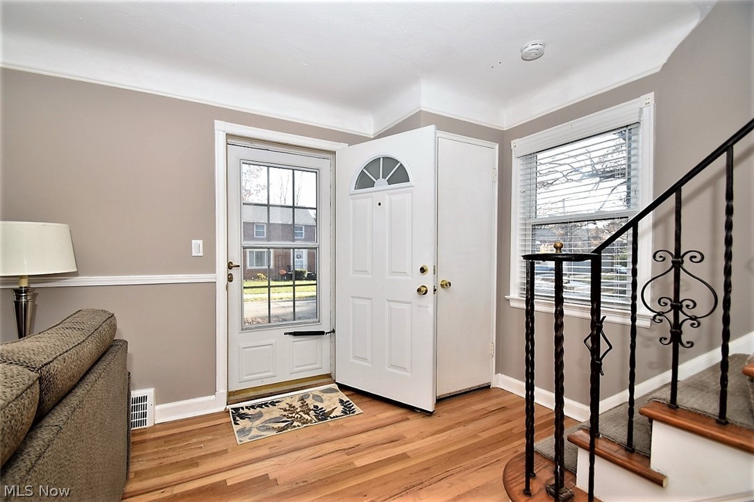 1140 Clifford Road Cleveland Heights, OH 44121 - Photo 3 of 27