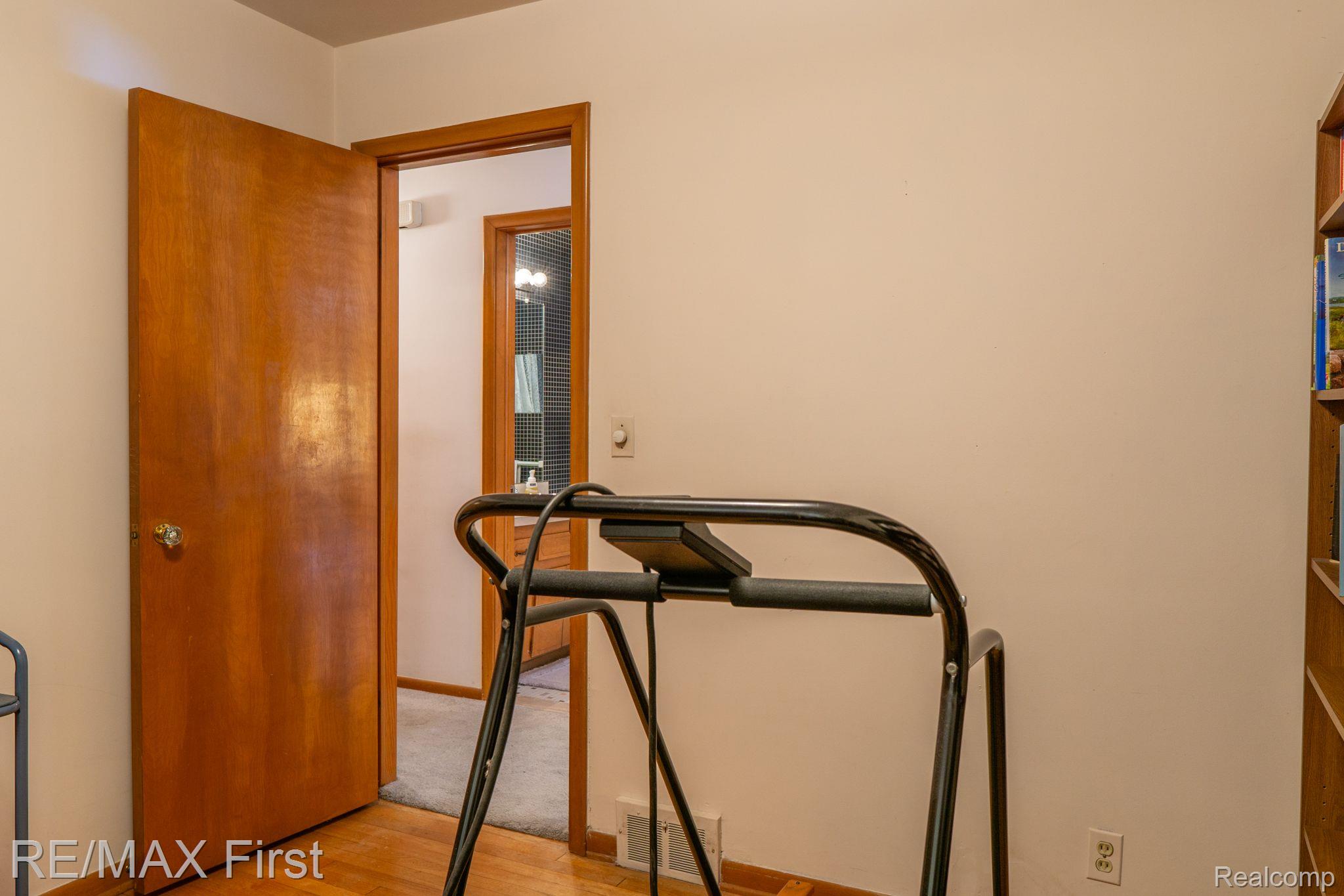 11573 Chicago Road Warren, MI 48093 - Photo 27 of 48 Gallery Image 27