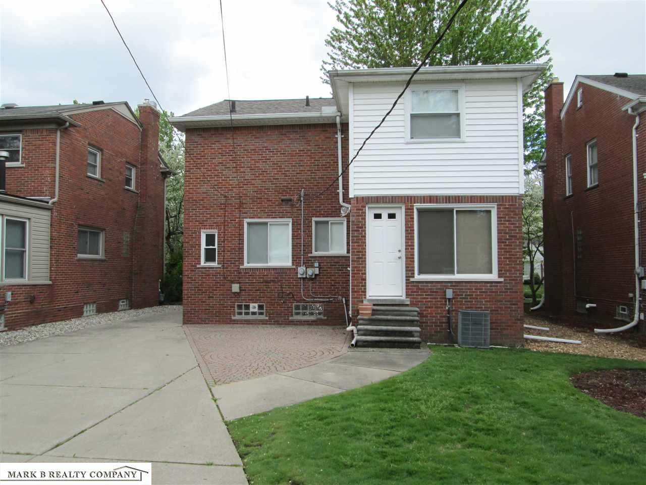 1912 Prestwick Road Grosse Pointe Woods, MI 48236 - Photo 3 of 24