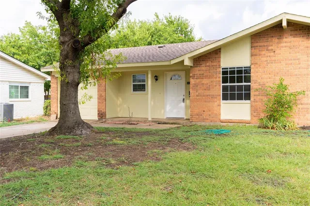 $1,500 | 2622 Foxcroft Lane, Garland, TX 75044