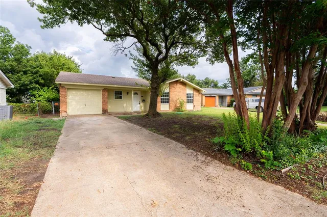 $1,500 | 2622 Foxcroft Lane, Garland, TX 75044