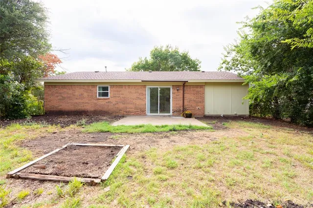 $1,500 | 2622 Foxcroft Lane, Garland, TX 75044