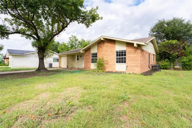 $1,500 | 2622 Foxcroft Lane, Garland, TX 75044