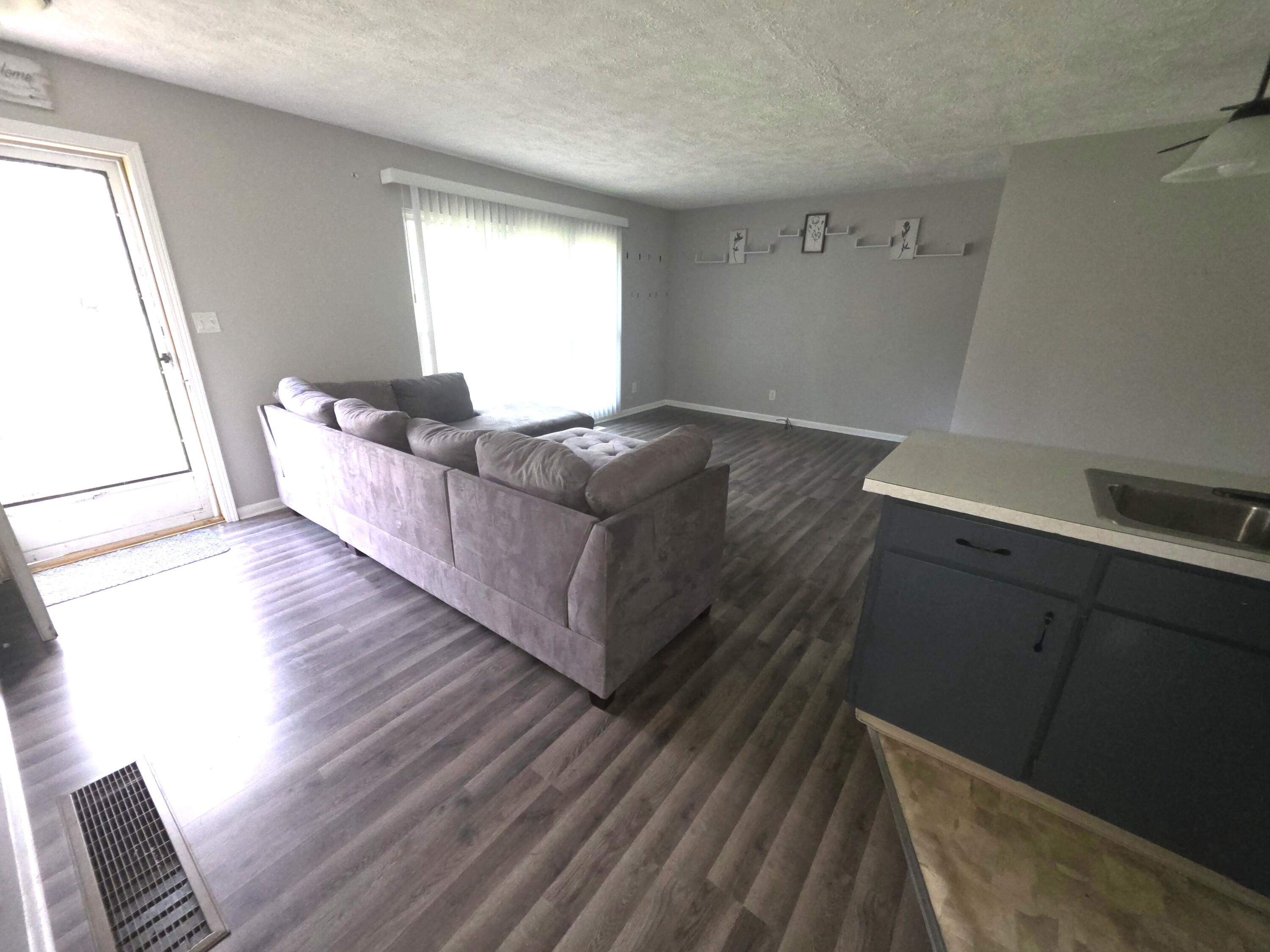 586 West River Road Muskegon, MI 49445 - Photo 10 of 17 9433