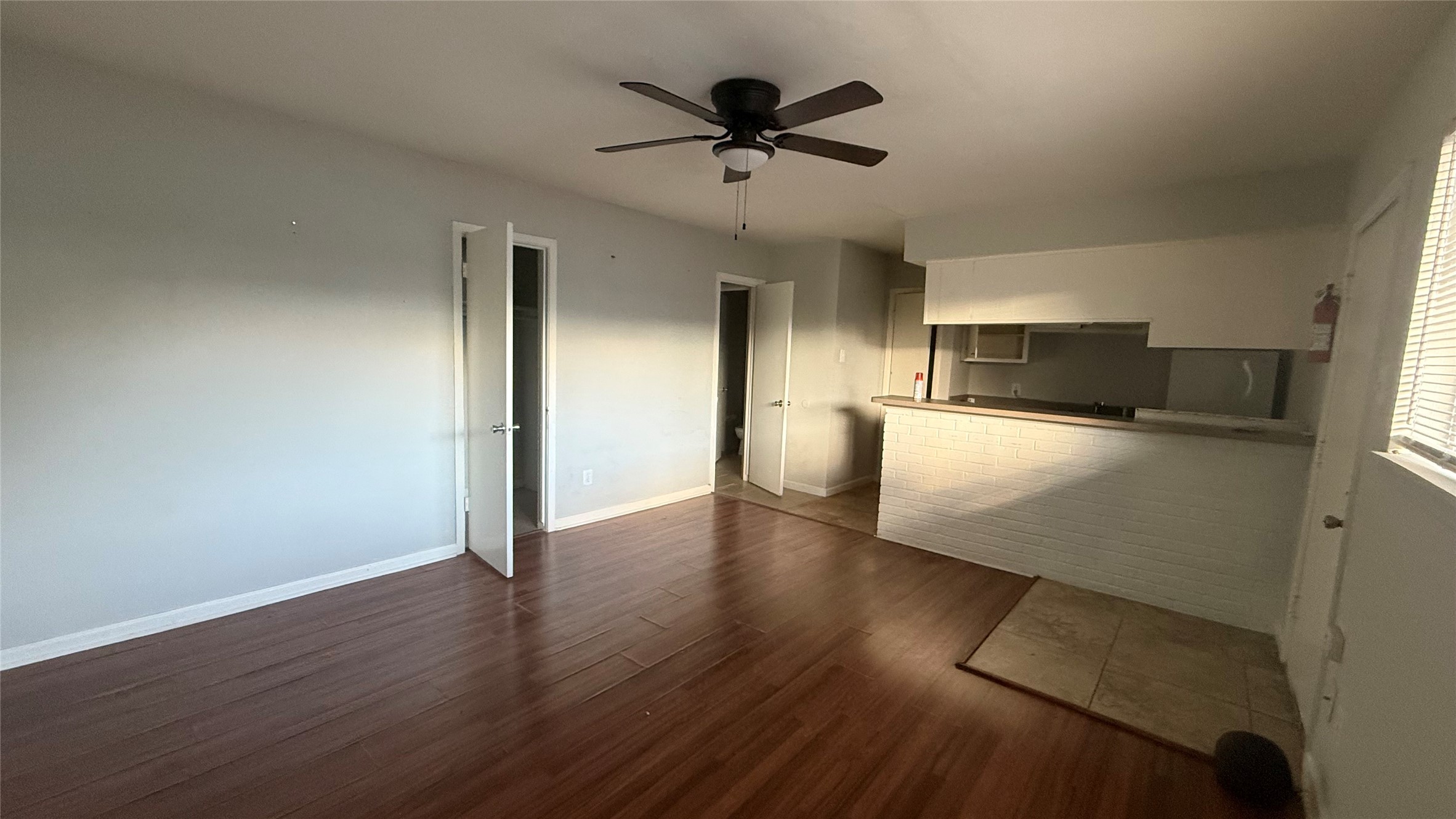 1849 Richmond Avenue, Unit 48 Houston, TX 77098 - Photo 2 of 7 an empty room with wooden floor and a ceiling fan