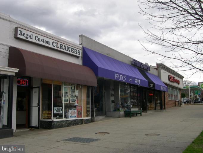 5318 Broad Branch Road Northwest Washington, DC 20015 - Photo 4 of 10 Bookstore/Coffee house.