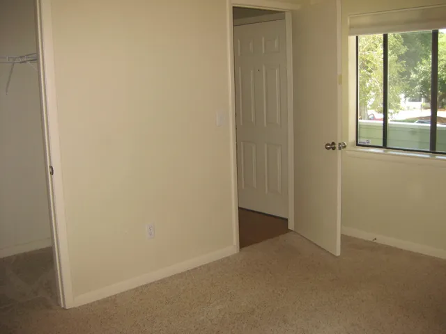 $1,400 | 273 Alexandra Drive, Unit 8, Mount Pleasant, SC 29464