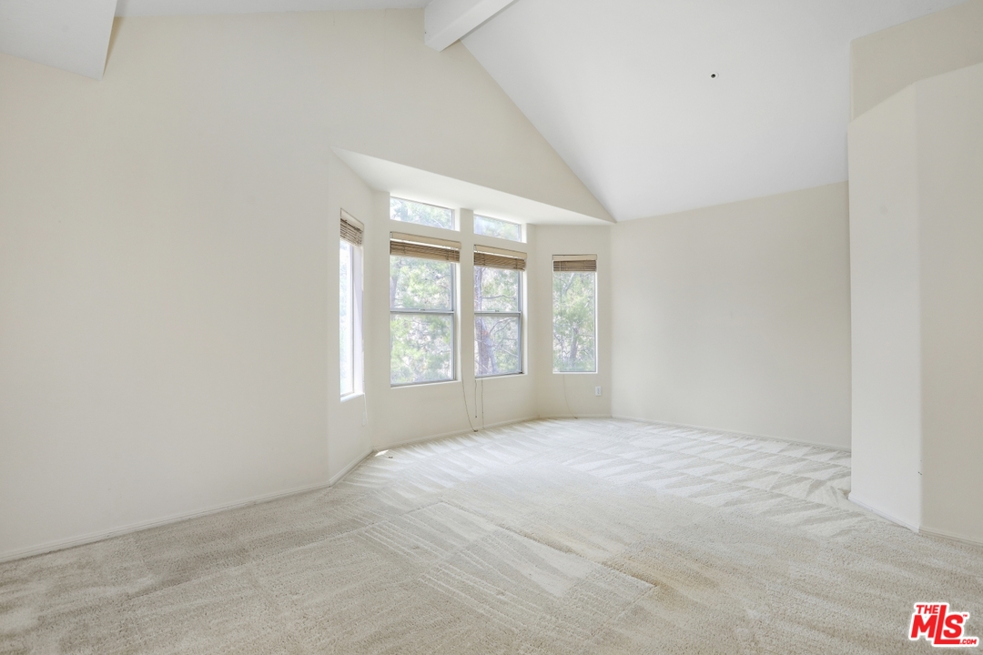 889 C. Amable Glendale, CA 91208 - Photo 23 of 51 an empty room with windows