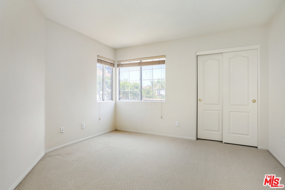 889 C. Amable Glendale, CA 91208 - Photo 29 of 51 an empty room with windows